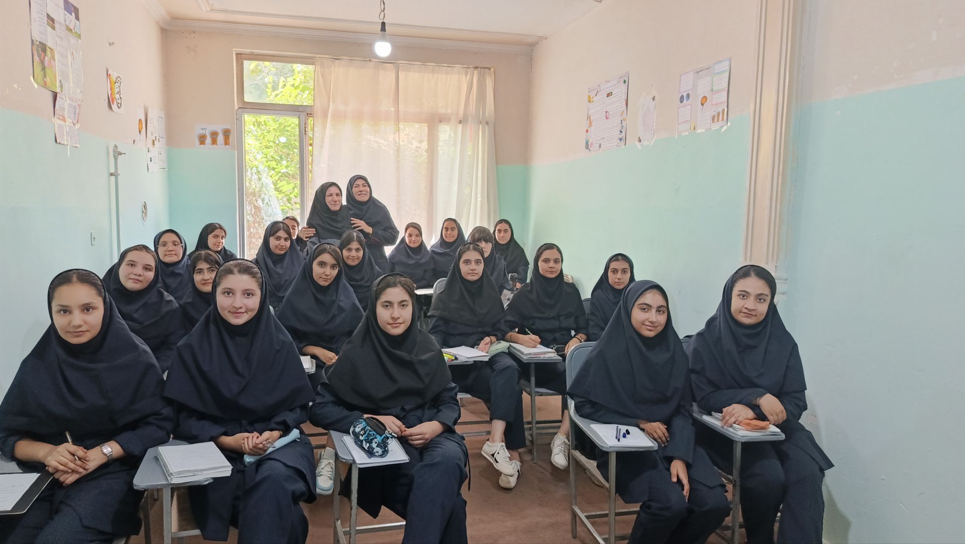 دانش آموزای درس خوان منادی علم